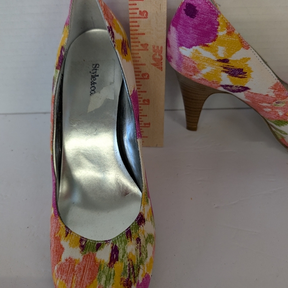 Shoes Style & Co. Pink  Multicolor Floral Heels Never Worn Size 7 - Picture 6 of 6